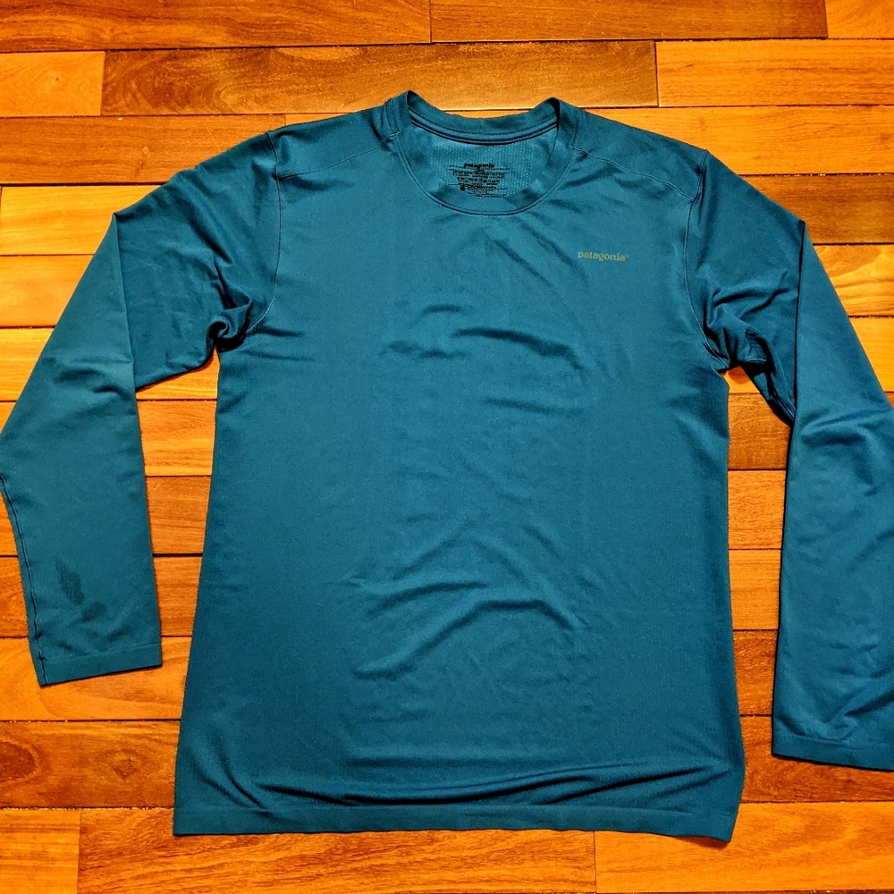 Patagonia long sleeve baselayer tee shirt